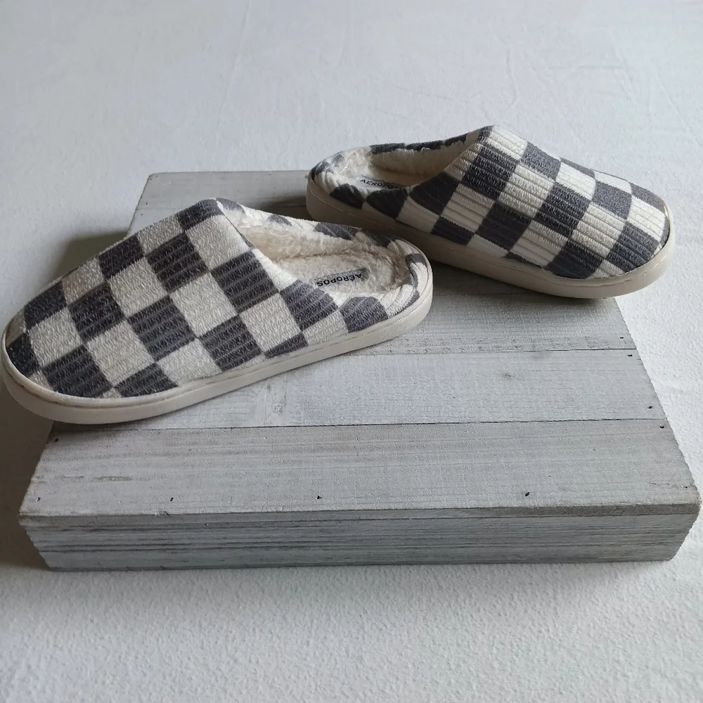 Aeropostale Gray and Cream Checker Slippers Soft Cushioned Comfort